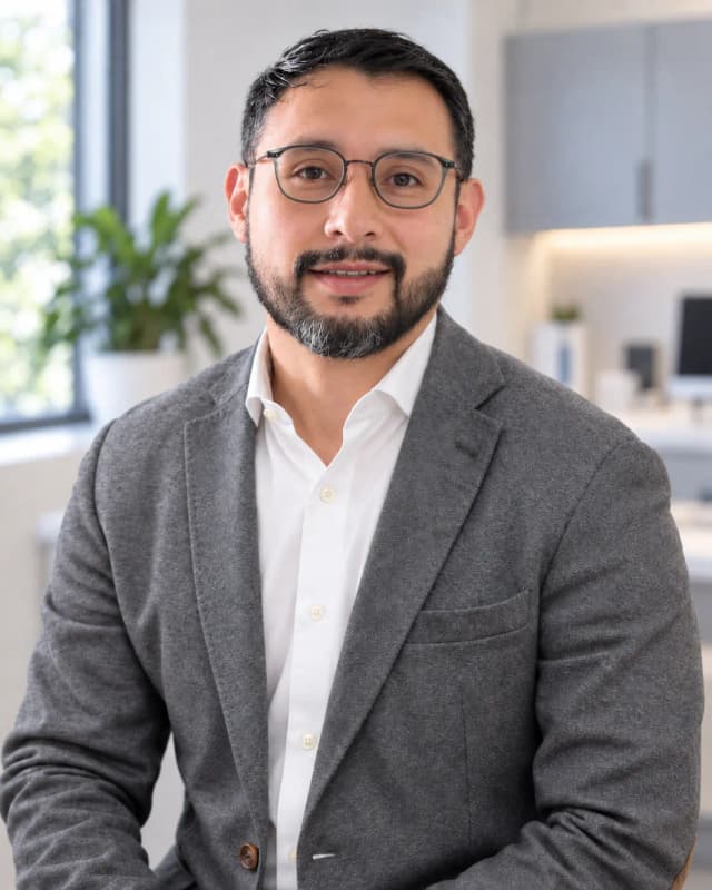 Dr. Omar Quiroz